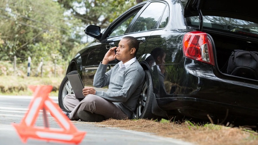 Une batterie de voiture peut-elle mourir en conduisant ?