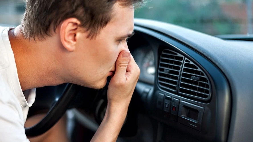 La voiture sent les œufs pourris ?