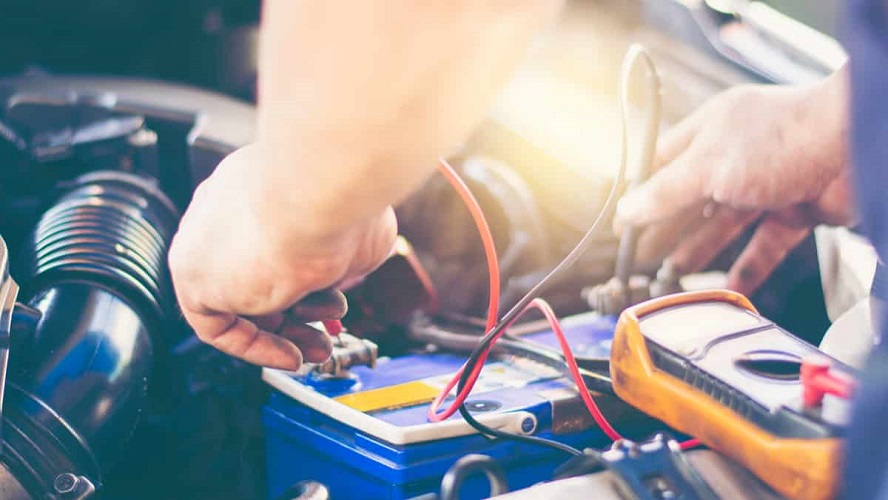 Comment vérifier la santé de la batterie de voiture à la maison ? (8 étapes)