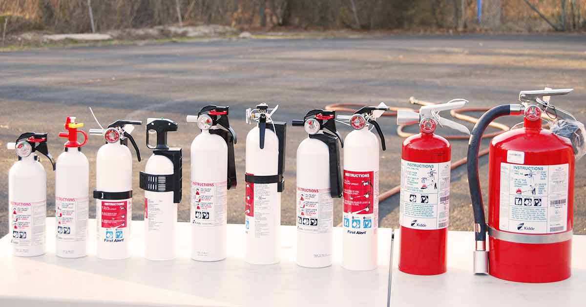 Essential Fire Safety Gear for Your Powerboat: Understanding Fire Extinguisher Requirements插图1