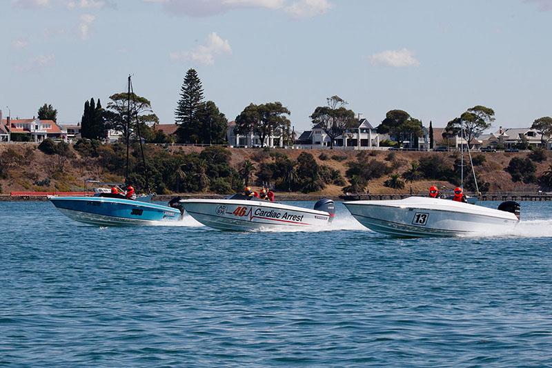 how many fire extinguishers are required aboard an 18-foot powerboat with installed fuel tank(s)?