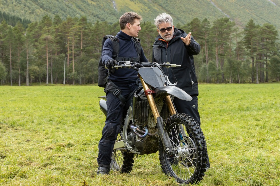 tom cruise motorcycle stunt