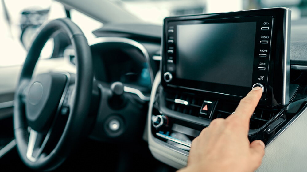 how much does it cost to install a touch screen radio in a car