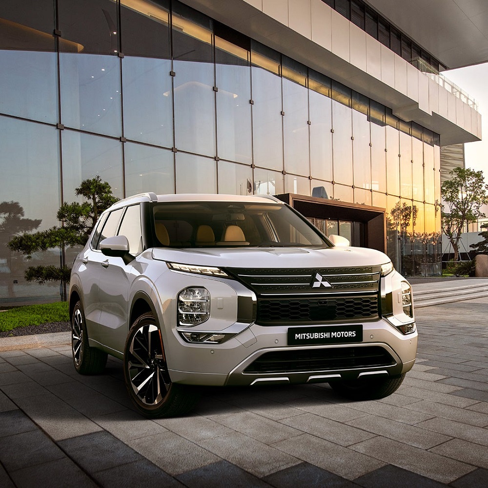 mitsubishi-outlander-silver-dealer