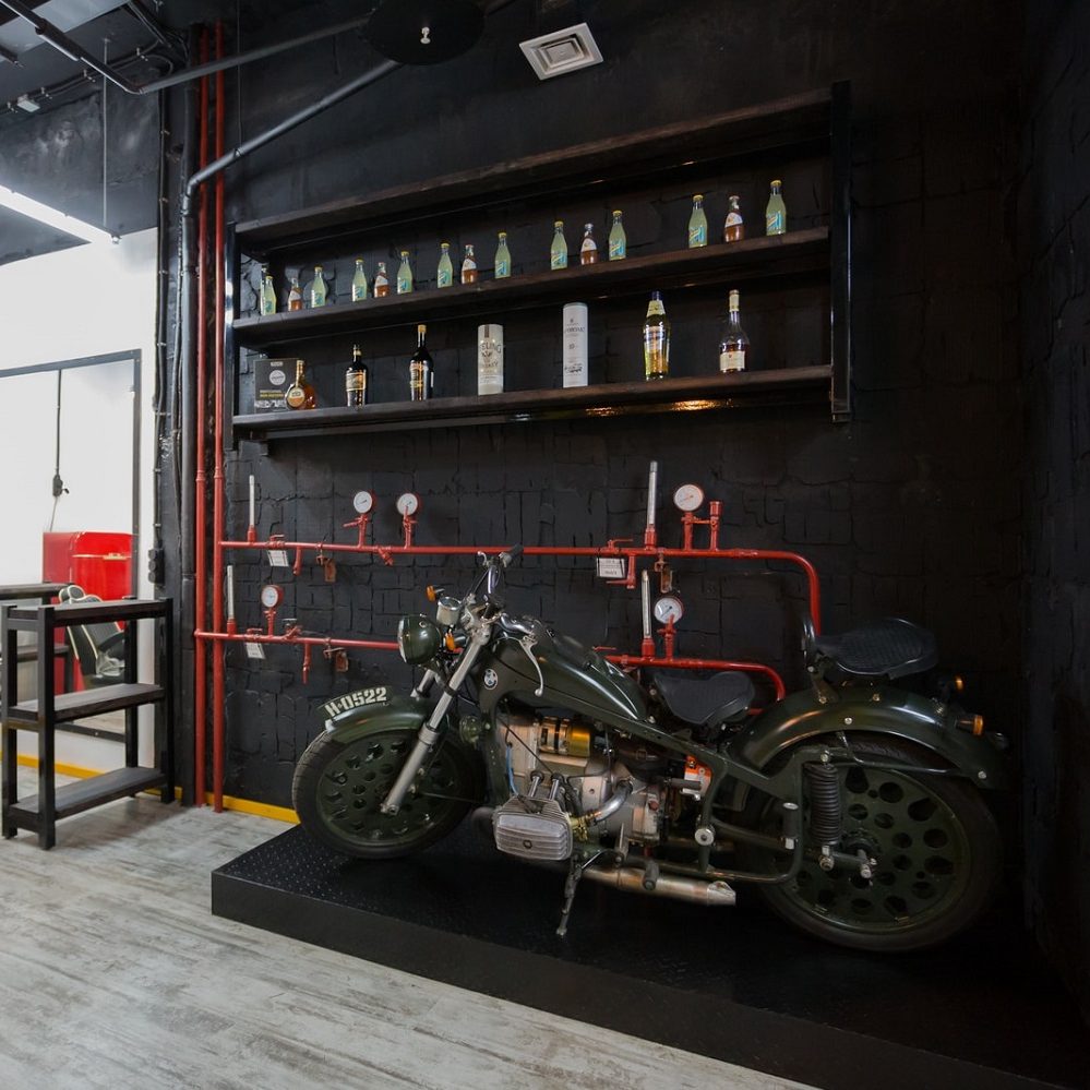 Motorcycle Garage: Tips for Organizing and Optimizing Workspace