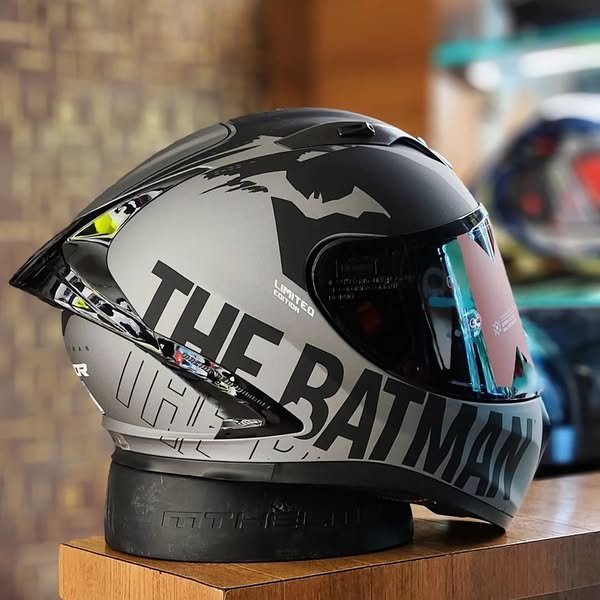 batman motorcycle helmet