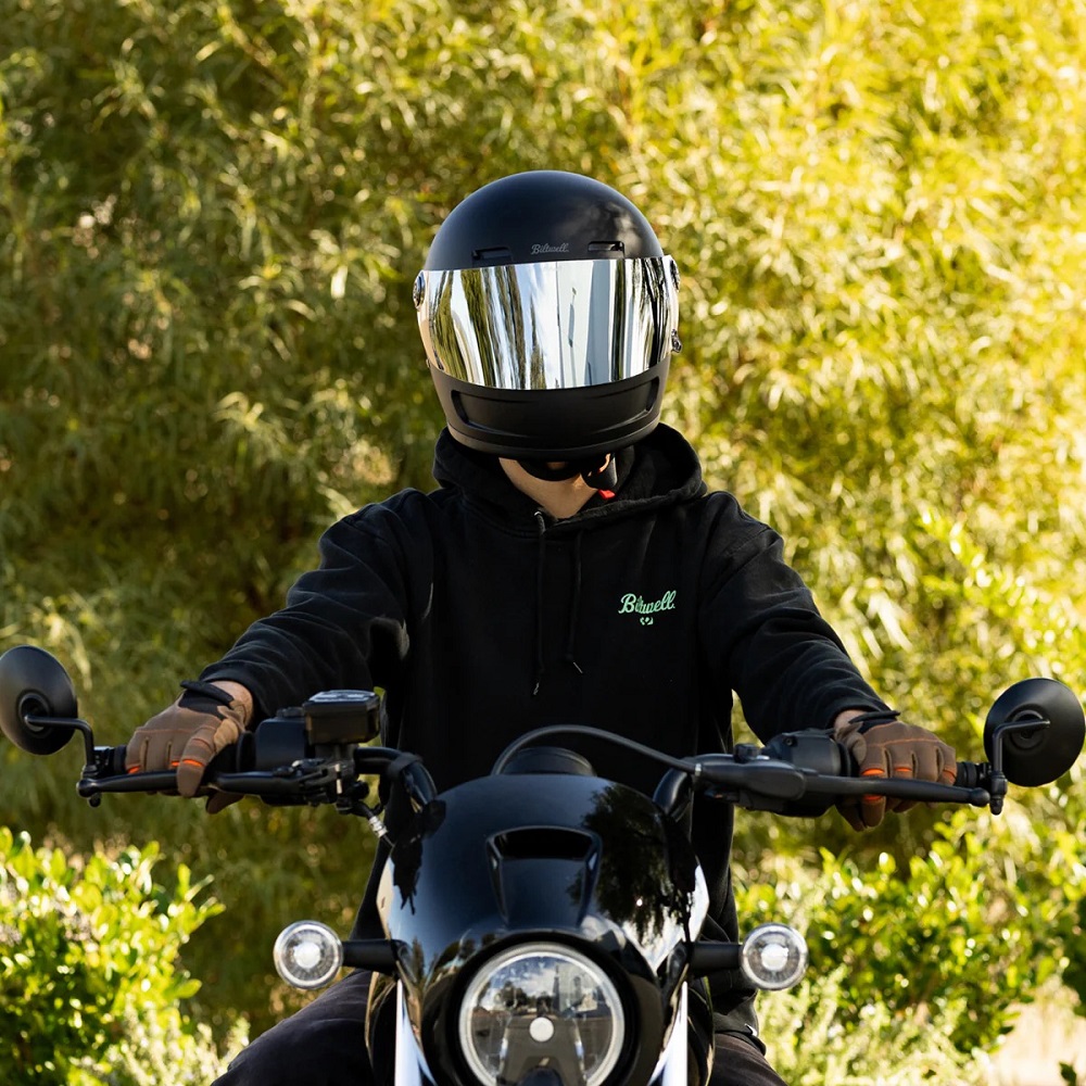 Motorcycle Helmet Visor: Benefits of Anti-Fog and Tinted Options