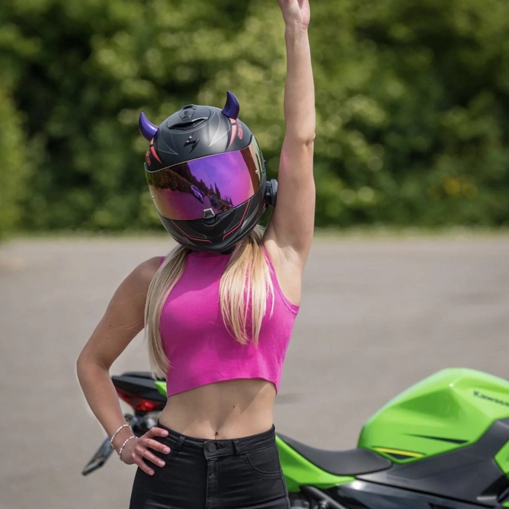 girl motorcycle helmet