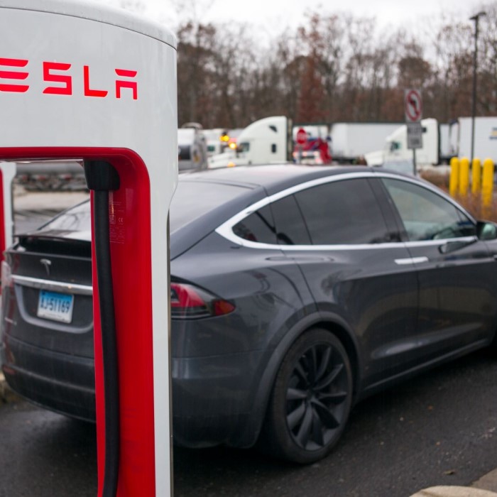 Tesla Battery Life: How Many Miles Can a Tesla Last?