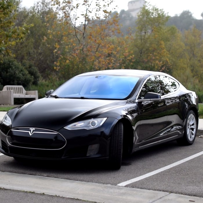 how many miles can a tesla last