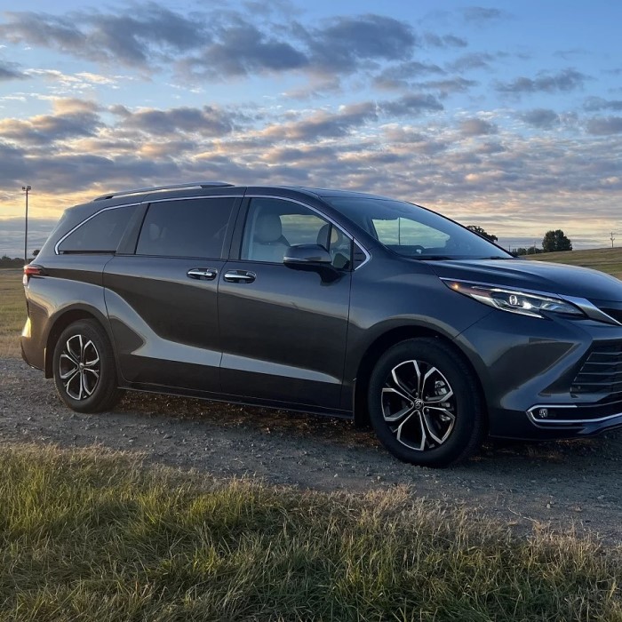 2025 toyota sienna price