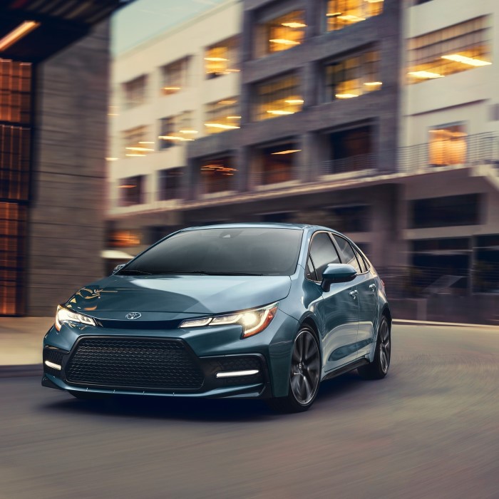 Toyota Corolla Gas Mileage: Hybrid vs. Conventional Models