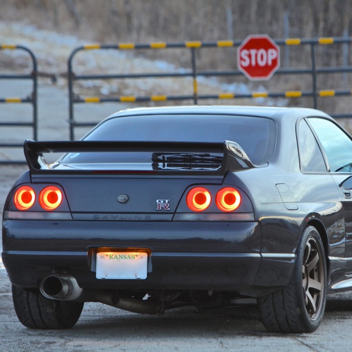 Why the GTR R33 Remains a Favorite Among Car Enthusiasts