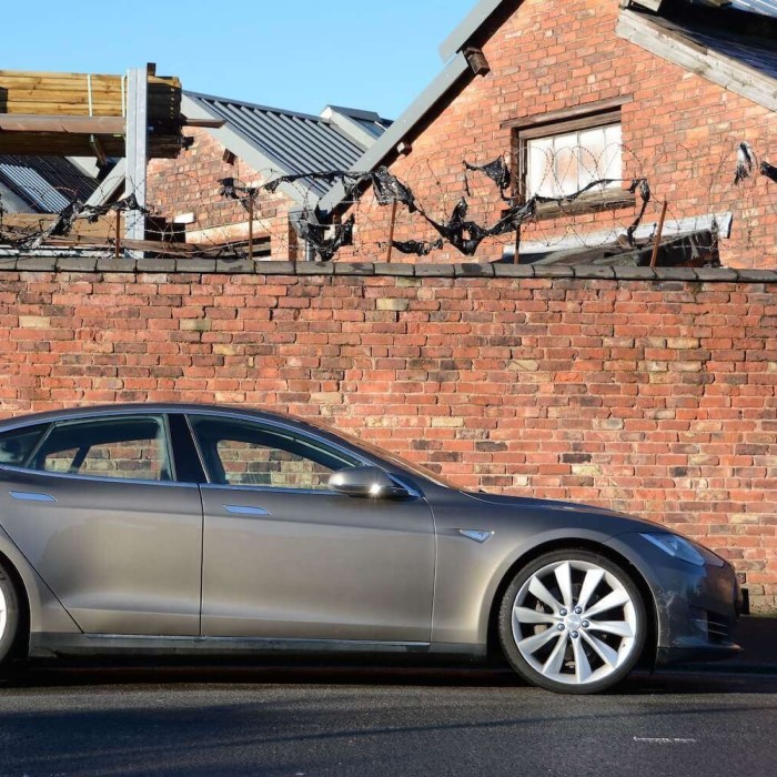 how many miles can a tesla last