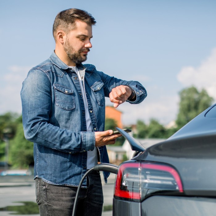 How Long Does It Take to Charge an Electric Car on the Go?