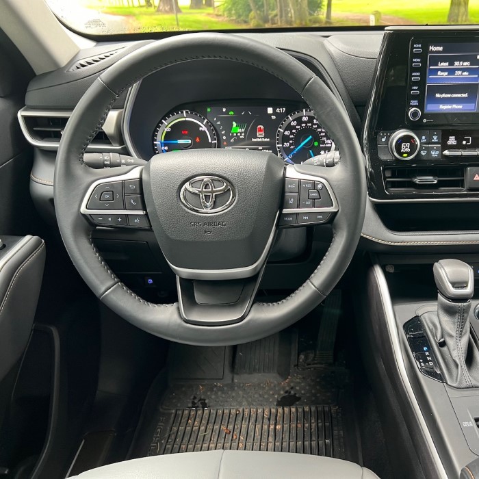 2022 toyota highlander interior