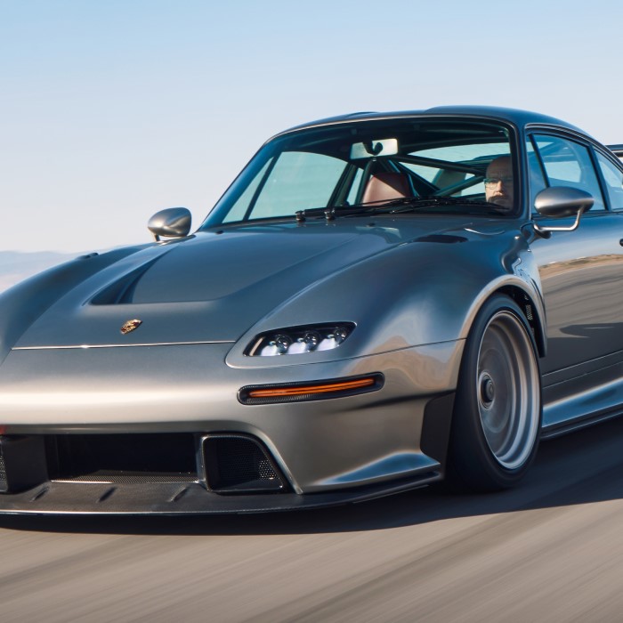 what does 4d mean on a car