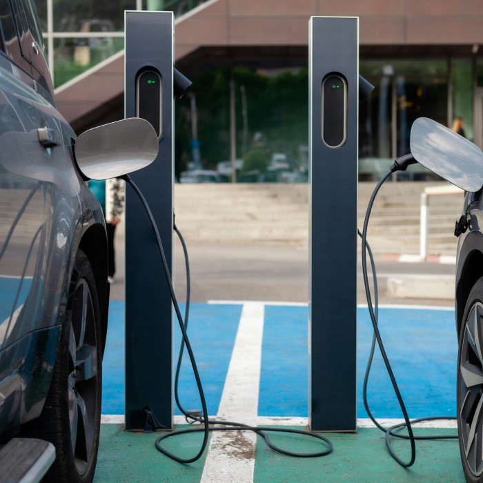 how long does it take to charge an electric car