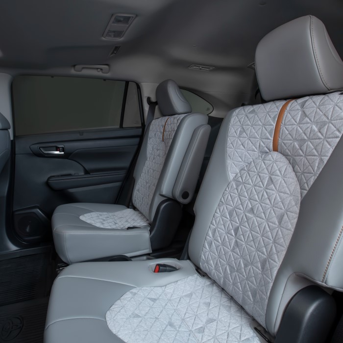 2022 toyota highlander interior