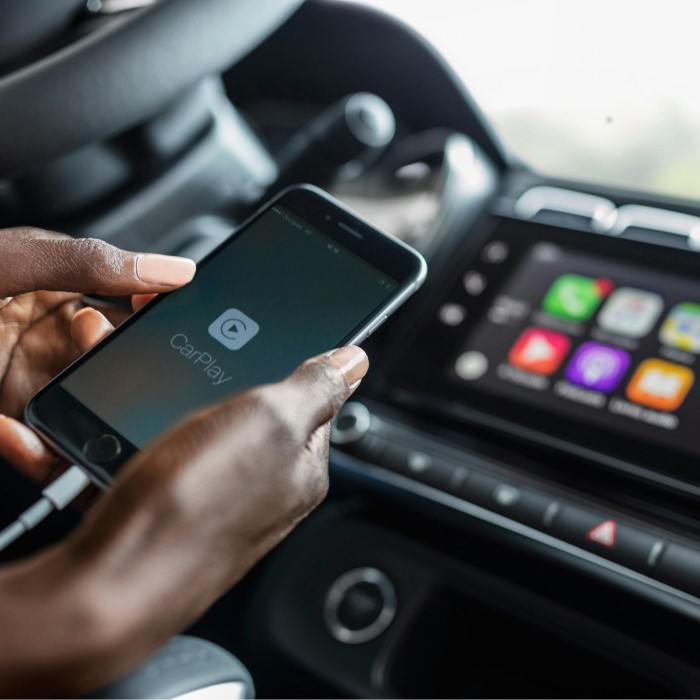 how to connect to apple carplay