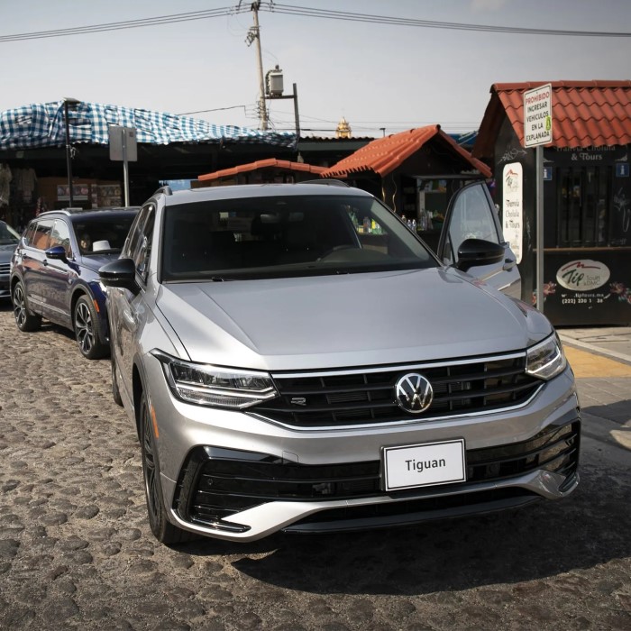 vw taos vs tiguan