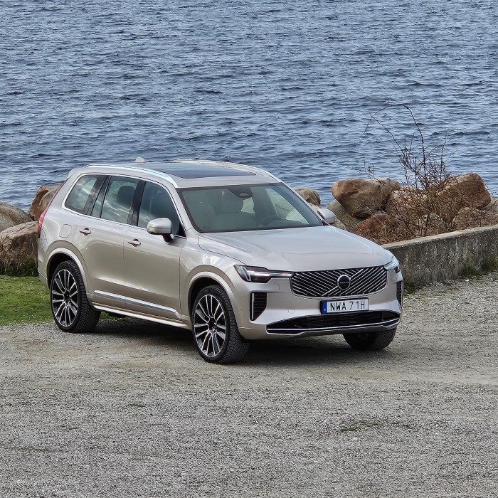volvo suv 2025