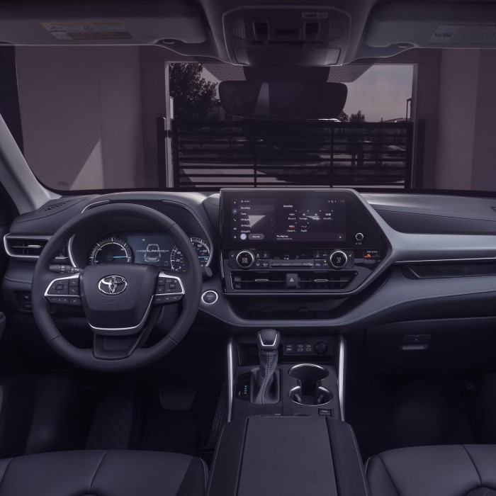 2022 toyota highlander interior