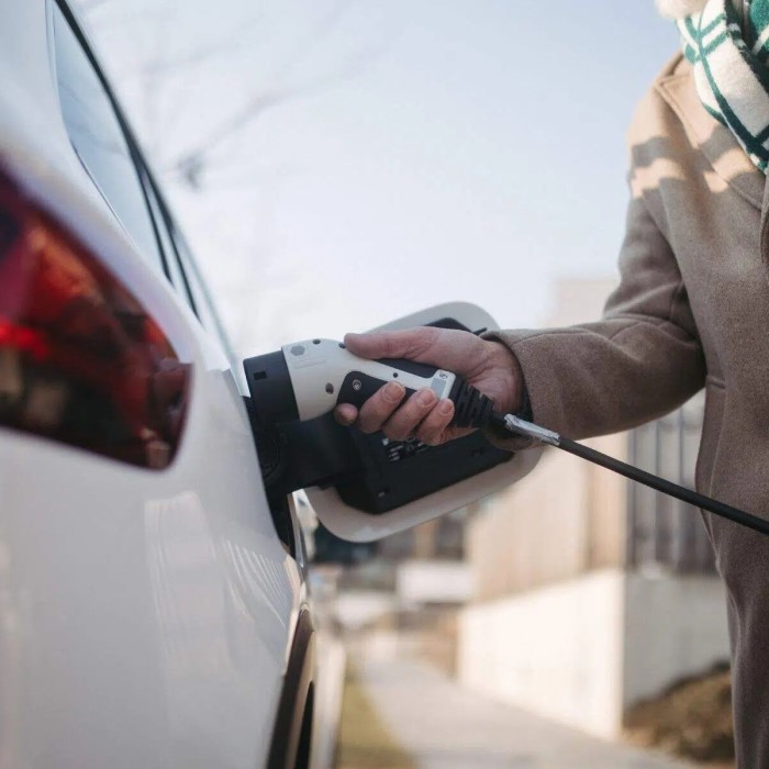 how long does it take to charge an electric car