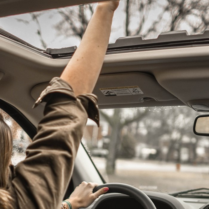 sun roof vs moon roof