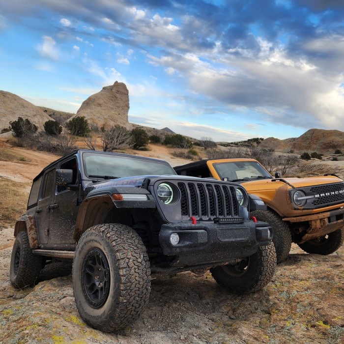 ford bronco vs jeep wrangler