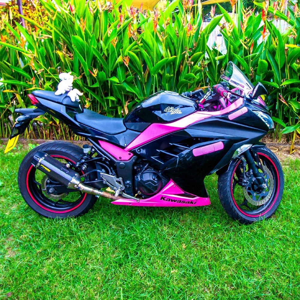 black and pink motorcycle