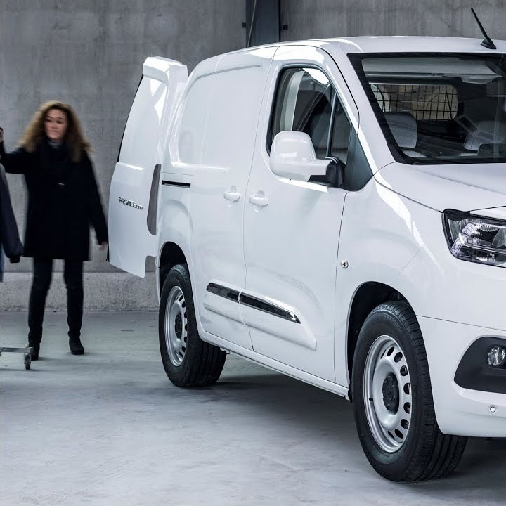 toyota cargo van