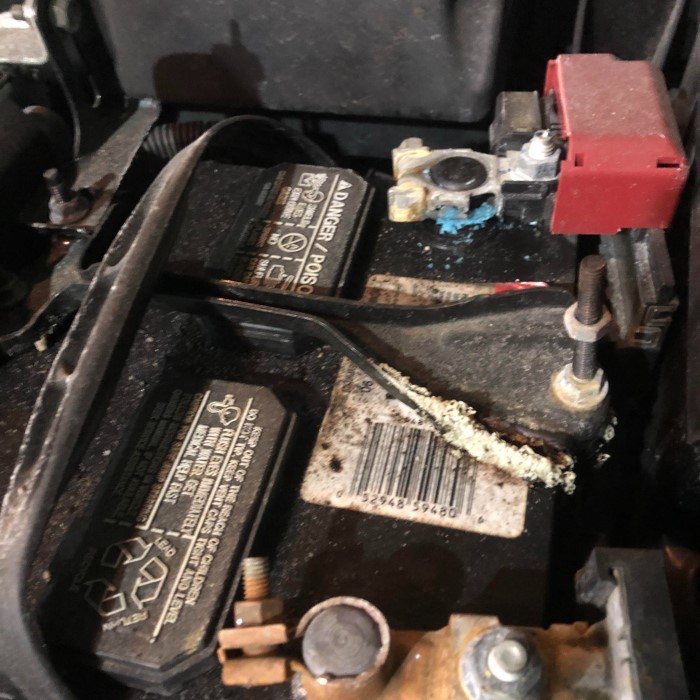 how to clean a corroded battery terminal