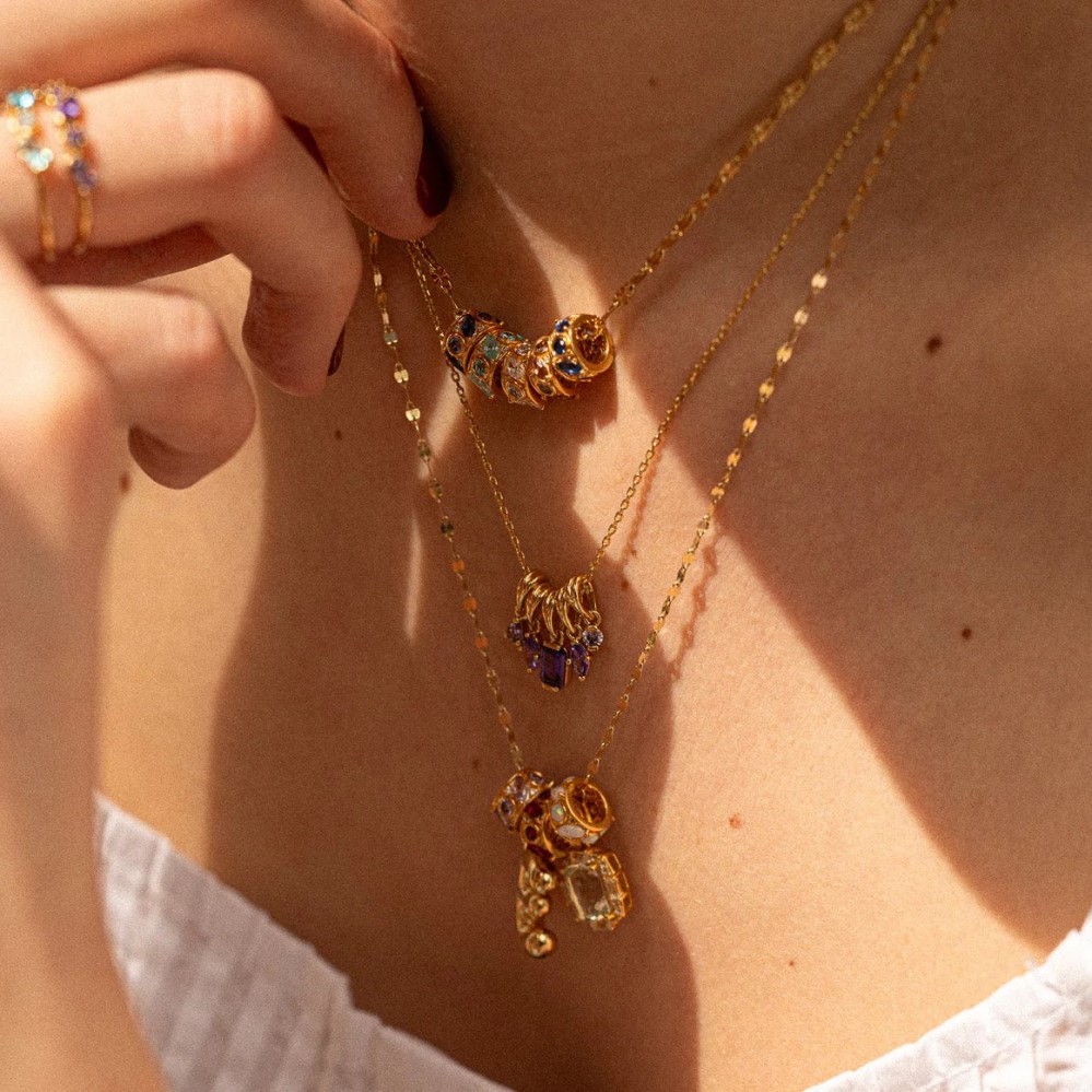 gold chain with pendant