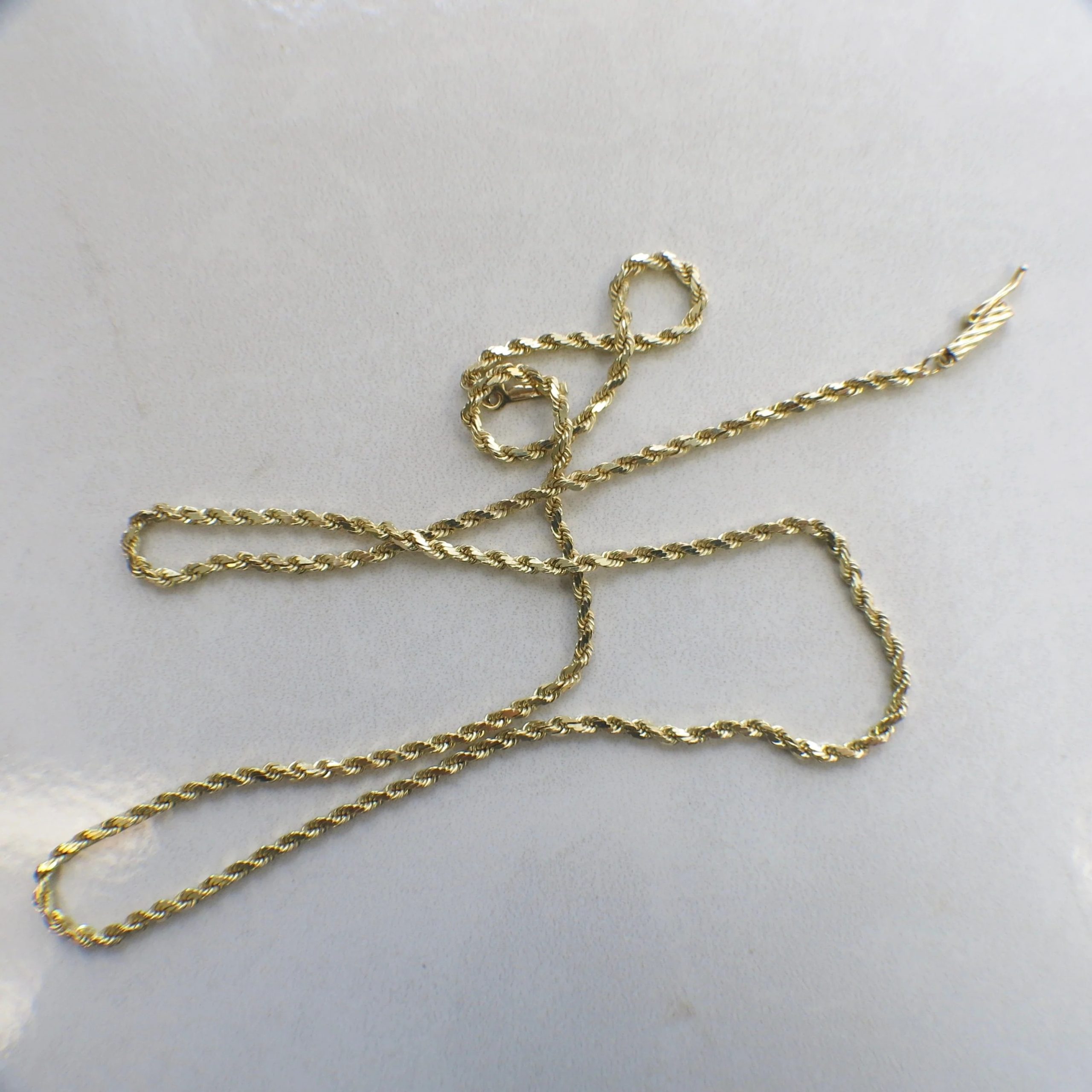 20 inch chain with pendant